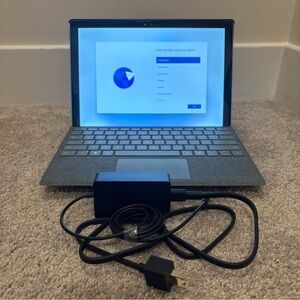 Microsoft Surface Pro 4 8GB 256GB SSD WIN 11 W/Keyboard, Mouse, Charger..